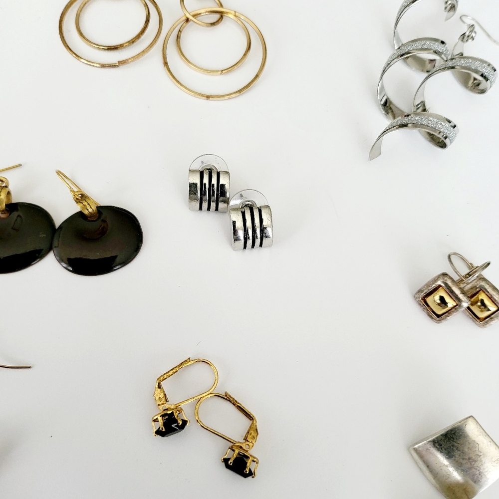 10 pairs earrings.